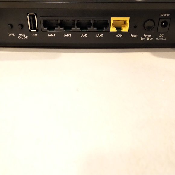 Netgear Wireless Desktop Access Point WAC104 - WiFi 5 Dual-Band AC1200 - Black - Picture 6 of 9